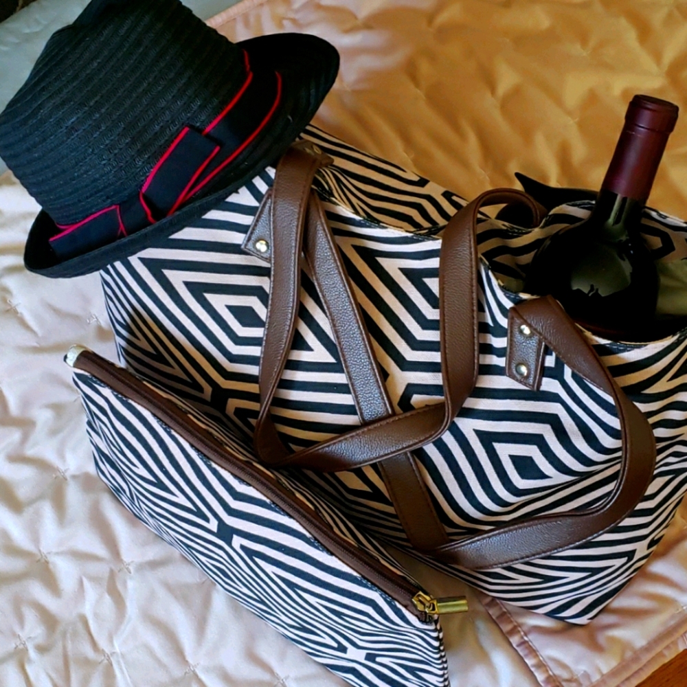 Tote Bag with clutch / cosmetic bag included.